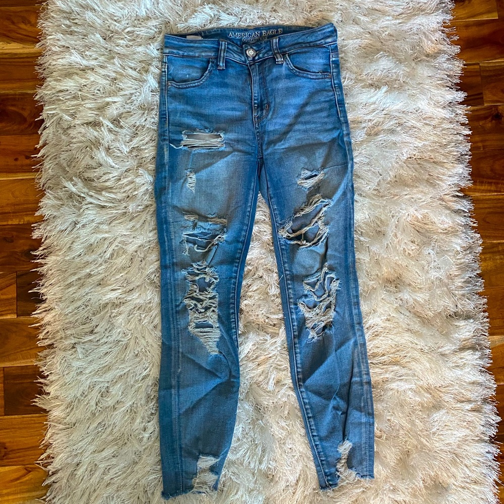 distressed light wash skinny jeans